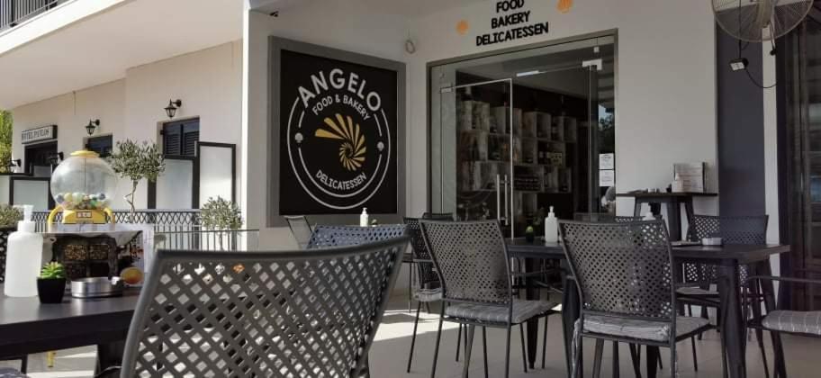 טולון Angelo Hotel-Cafe מראה חיצוני תמונה